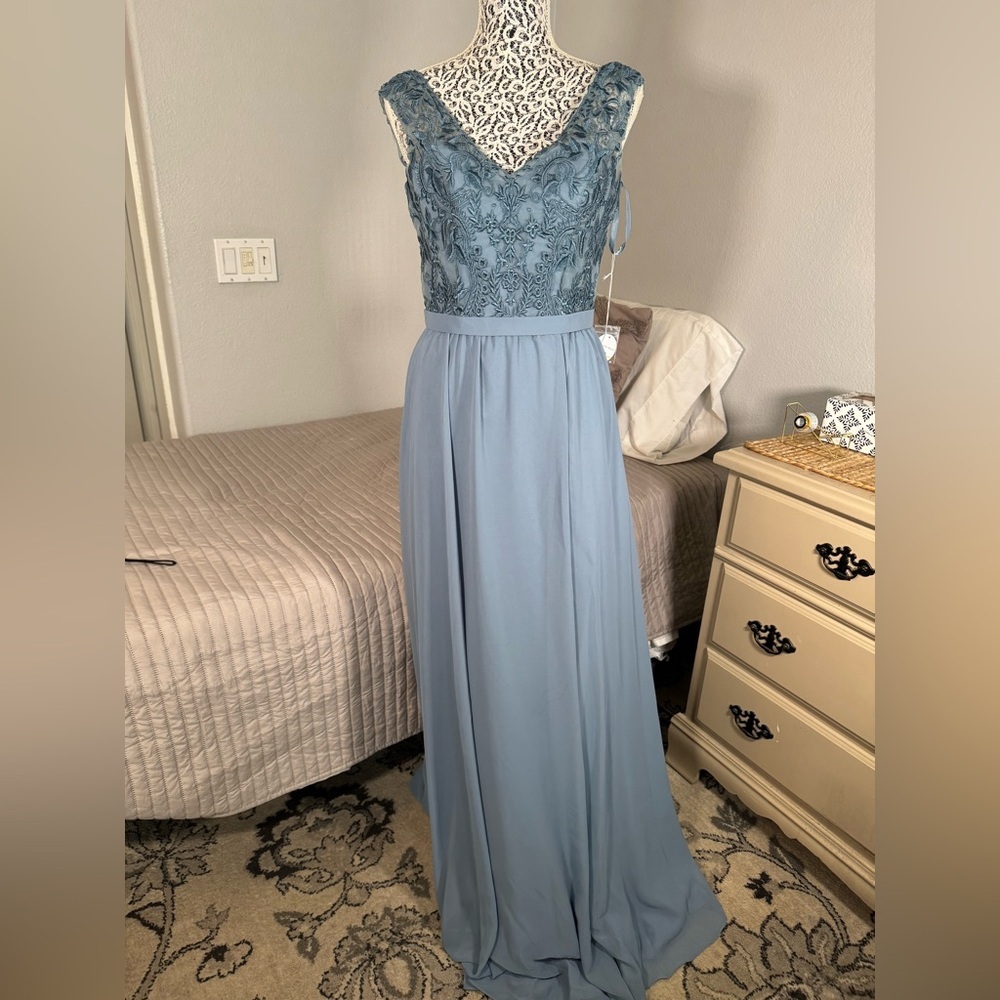 Elegant Lace Bodice Chiffon Maxi Dress in Dusty Blue